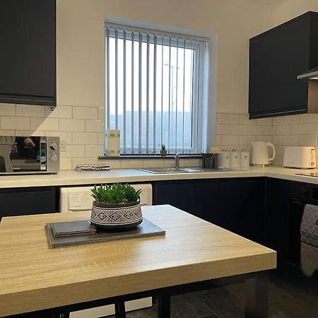 Modern Apartment With En-Suite & Private Kitchen Stoke-on-Trent 外观 照片