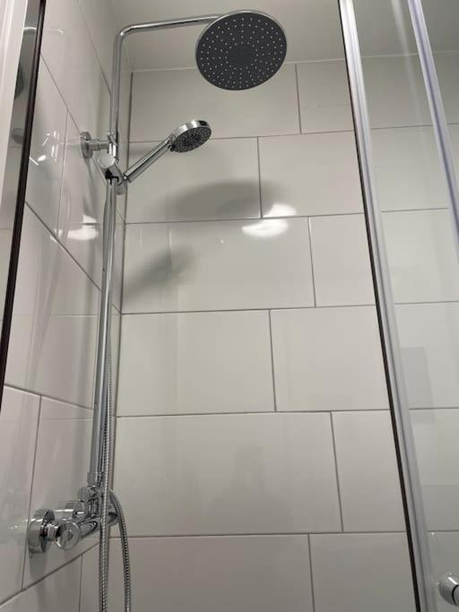 Modern Apartment With En-Suite & Private Kitchen Stoke-on-Trent 外观 照片