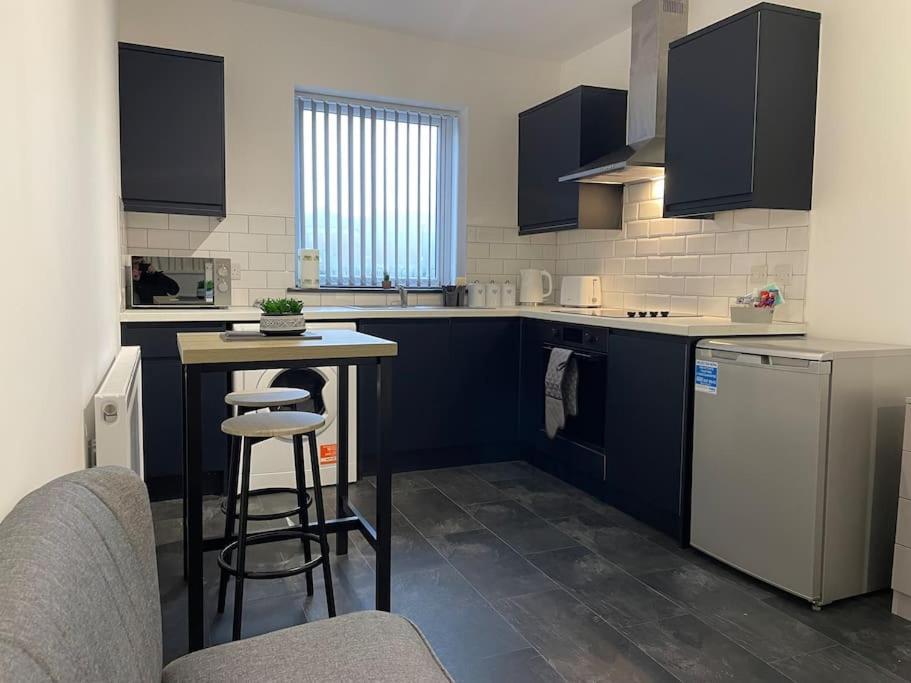 Modern Apartment With En-Suite & Private Kitchen Stoke-on-Trent 外观 照片